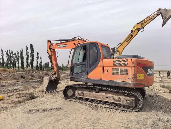 Buy Doosan DH130LC-V Used Excavator / 1