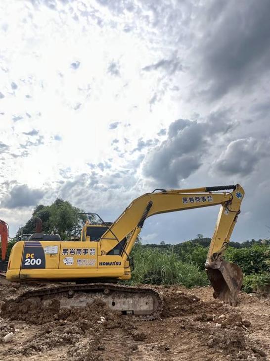 Buy Komatsu PC200-8N1 Used Excavator / 1