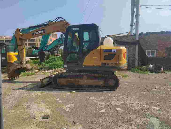 Buy XCMG XE2000E Used Excavator / 1