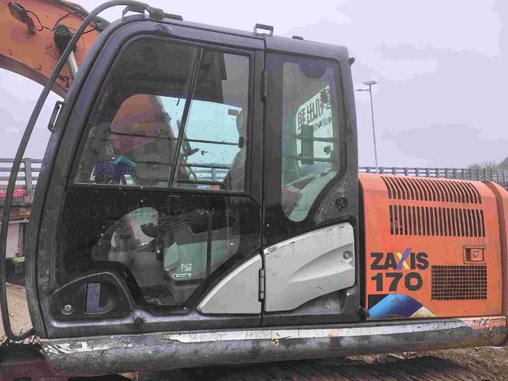 Buy Hitachi EX130 Used Excavator / 1
