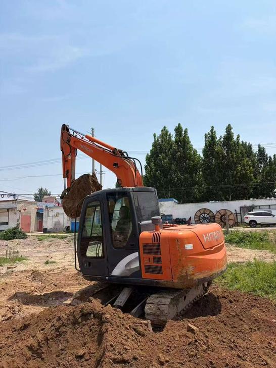 Buy Hitachi EX60 Used Excavator / 1
