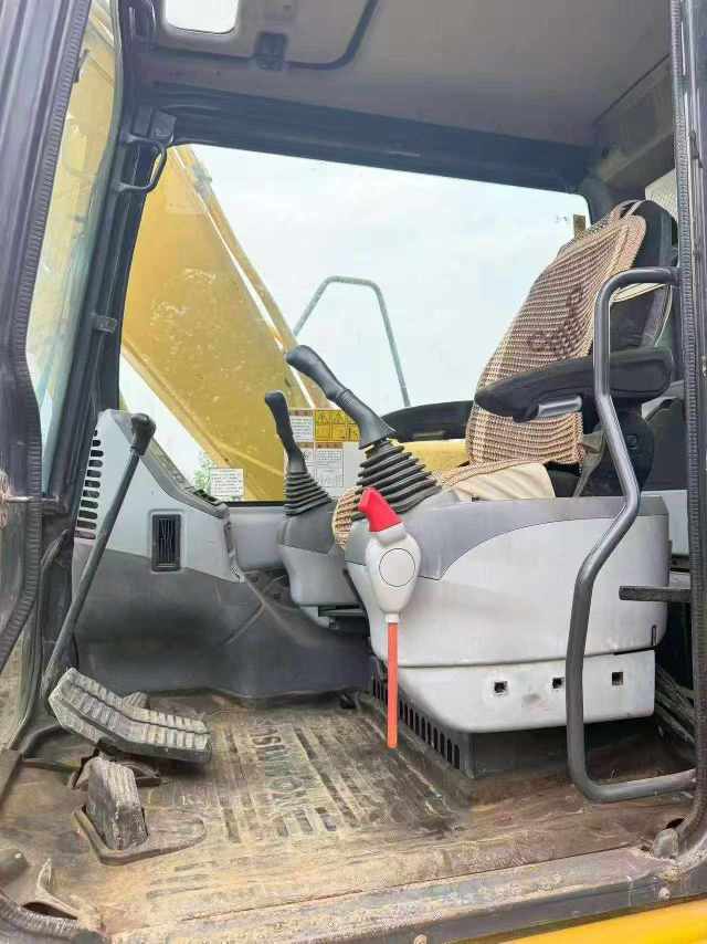 Buy Komatsu PC130 Used Excavator / 4