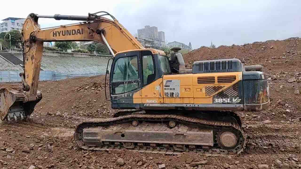Buy Hyundai 385LC-9T Used Excavator / 2