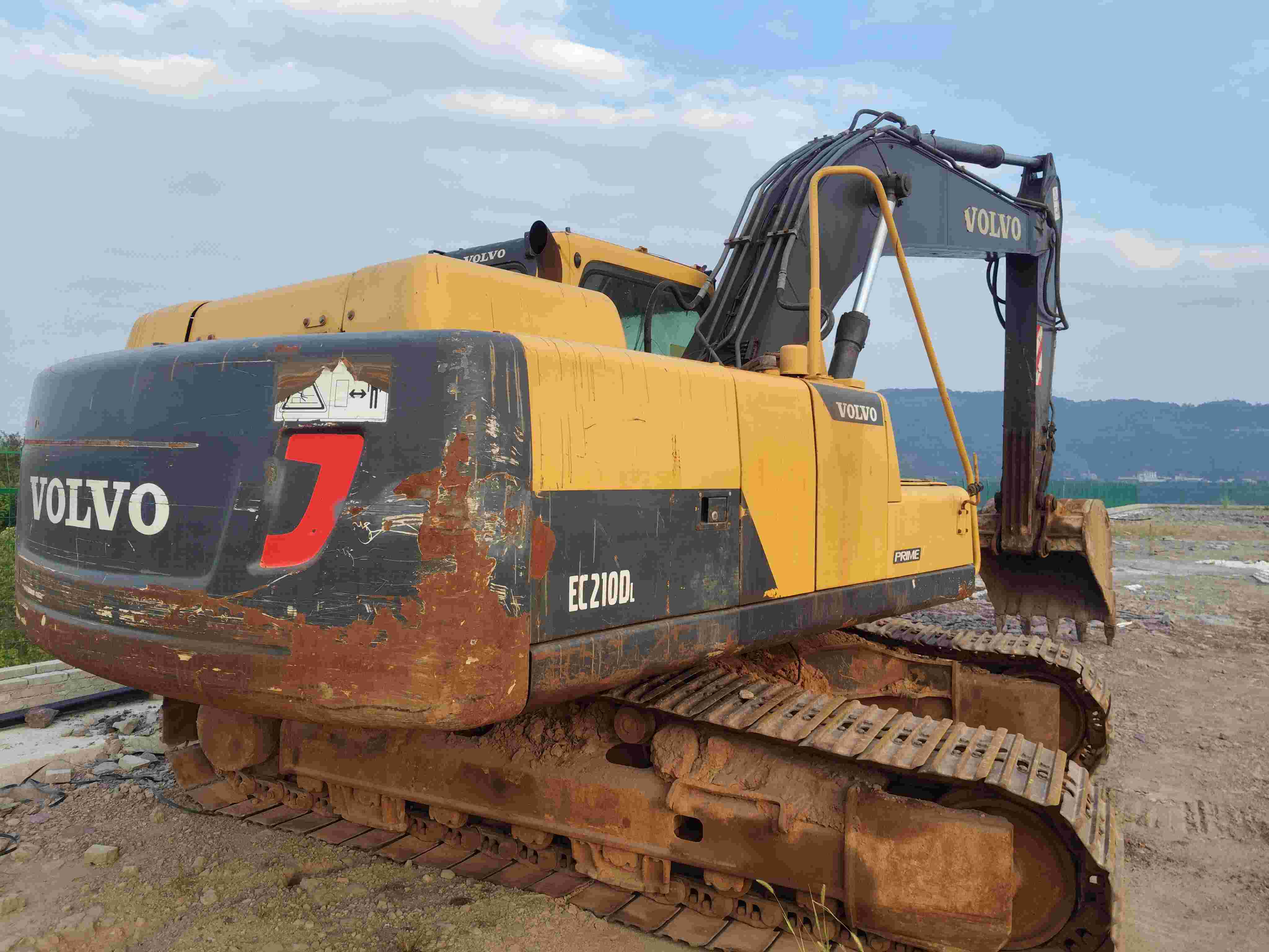 Buy Volvo 210D Used Excavator / 4