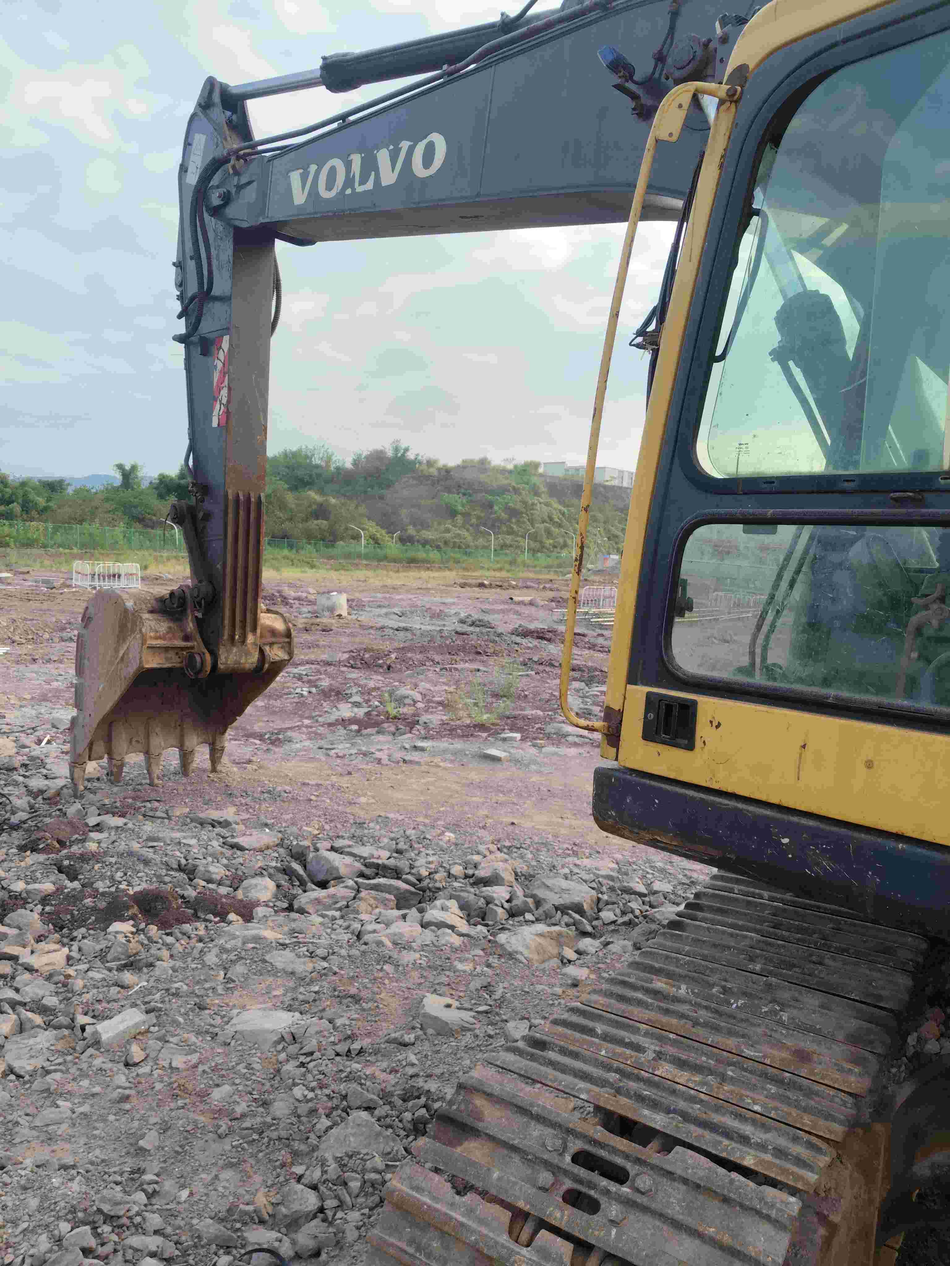 Buy Volvo 210D Used Excavator / 2