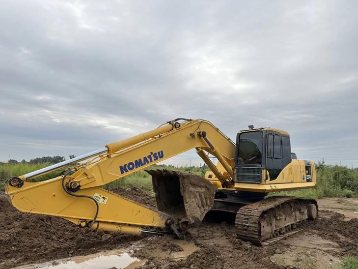 Buy Komatsu PC270-7 Used Excavator / 1