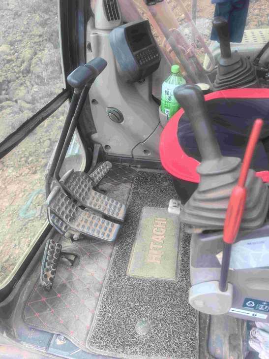 Buy Hitachi EX200-6 Used Excavator / 1
