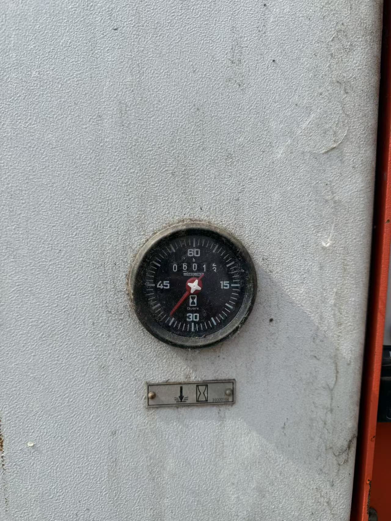 Compre Plataforma de Perforación Jumbo de perforación Sandvik DX810i Usada / 7