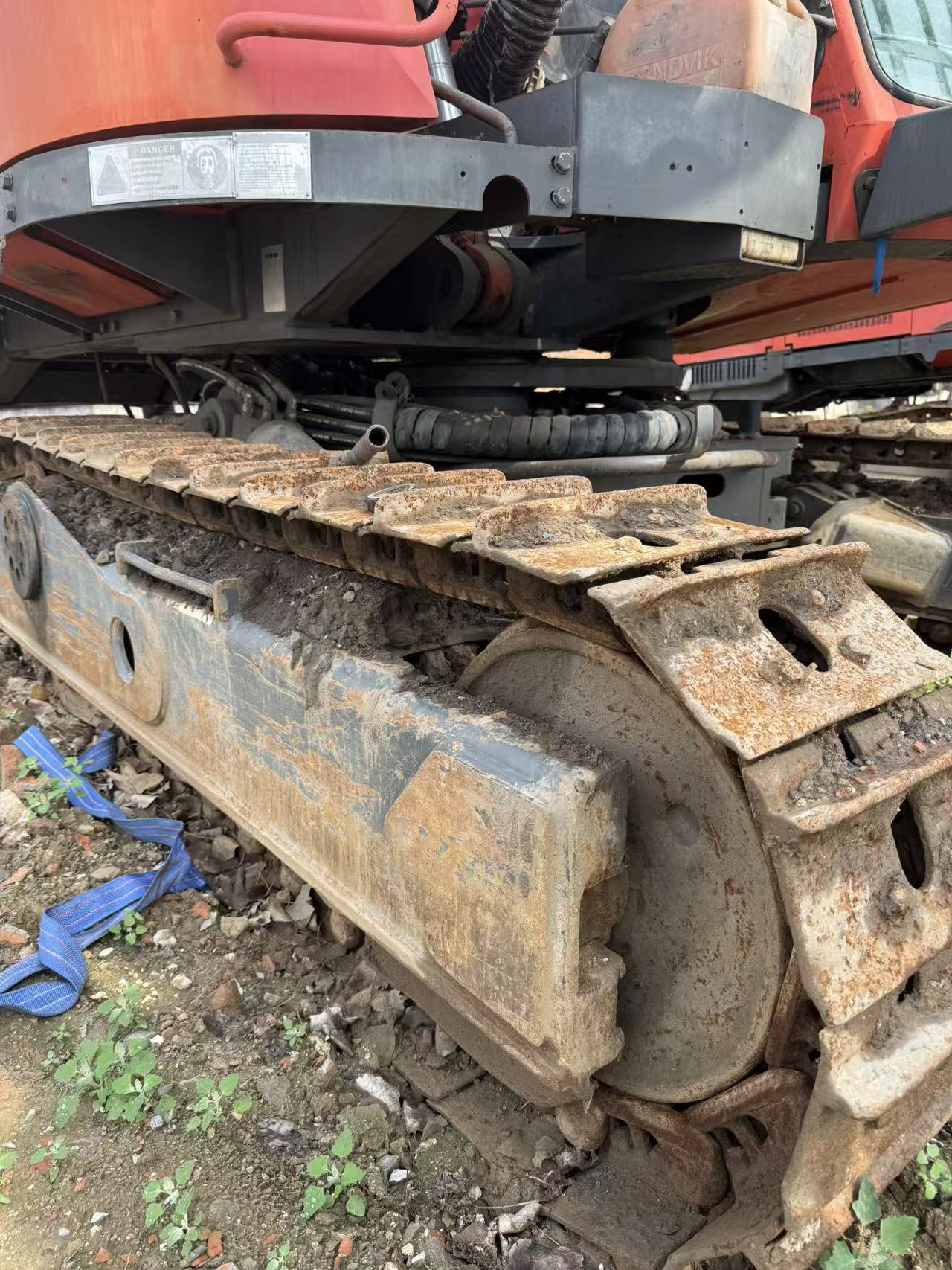 Compre Plataforma de Perforación Jumbo de perforación Sandvik DX810i Usada / 5