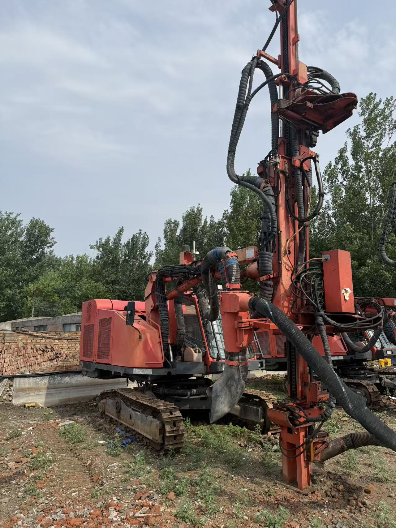 Compre Plataforma de Perforación Jumbo de perforación Sandvik DX810i Usada / 6