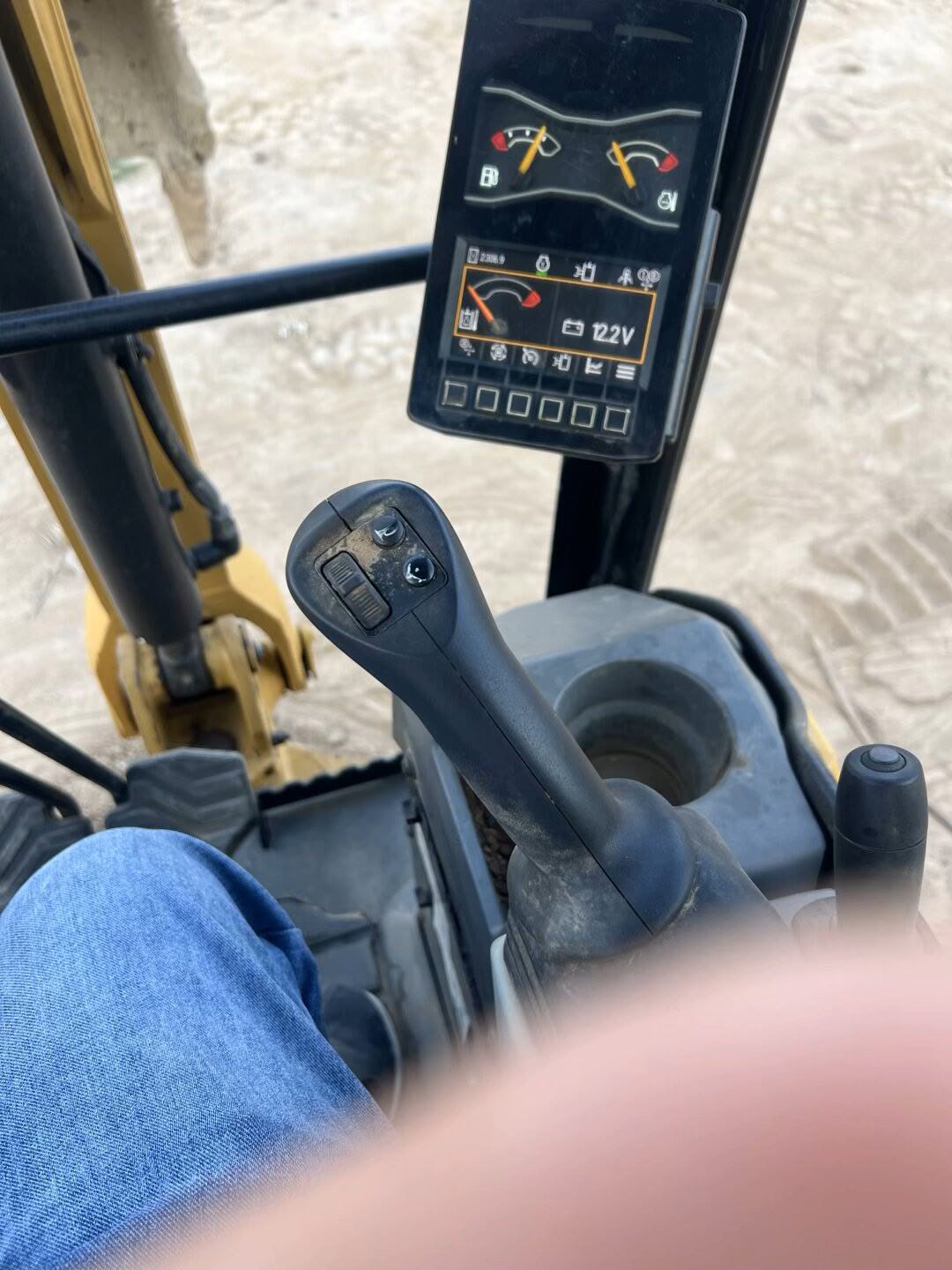 Buy Caterpillar Used Excavator / 5