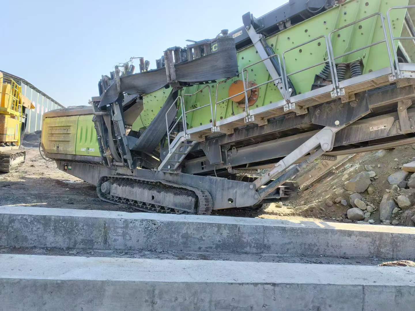Compre Trituradora Trituradora de impacto Metso Outotec LT200 Usada / 5