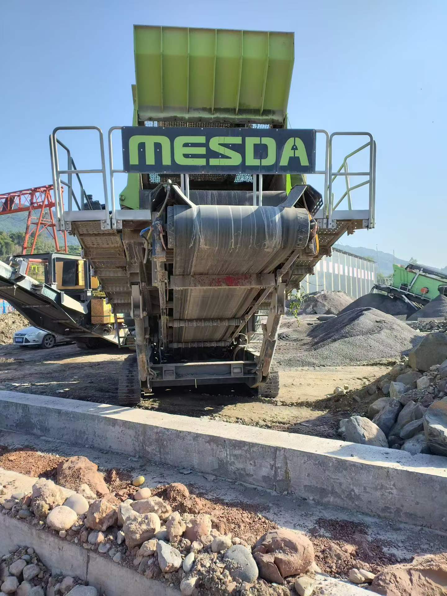 Compre Trituradora Trituradora de impacto Metso Outotec LT200 Usada / 3