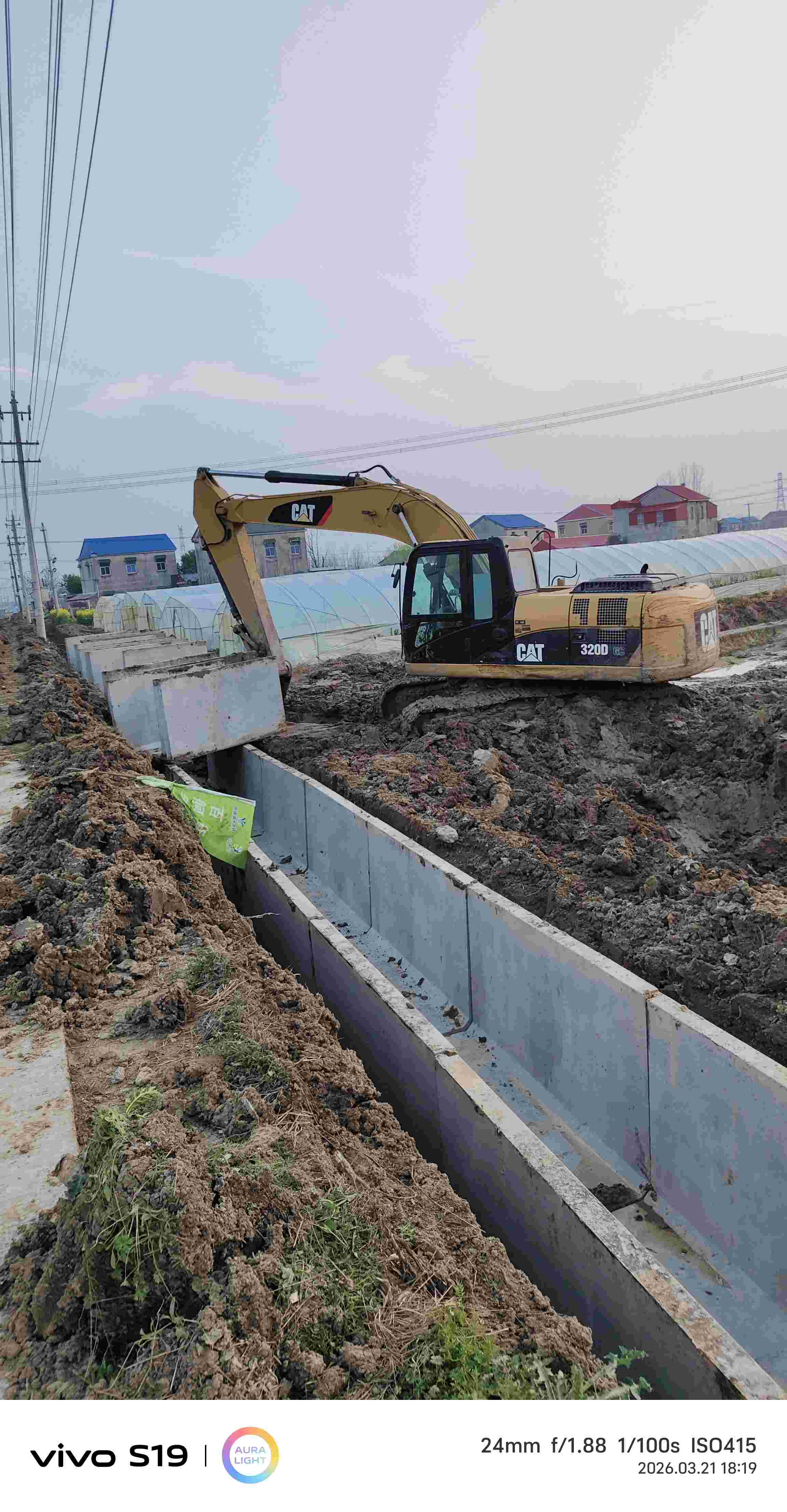 Buy Caterpillar 320C Used Excavator / 11