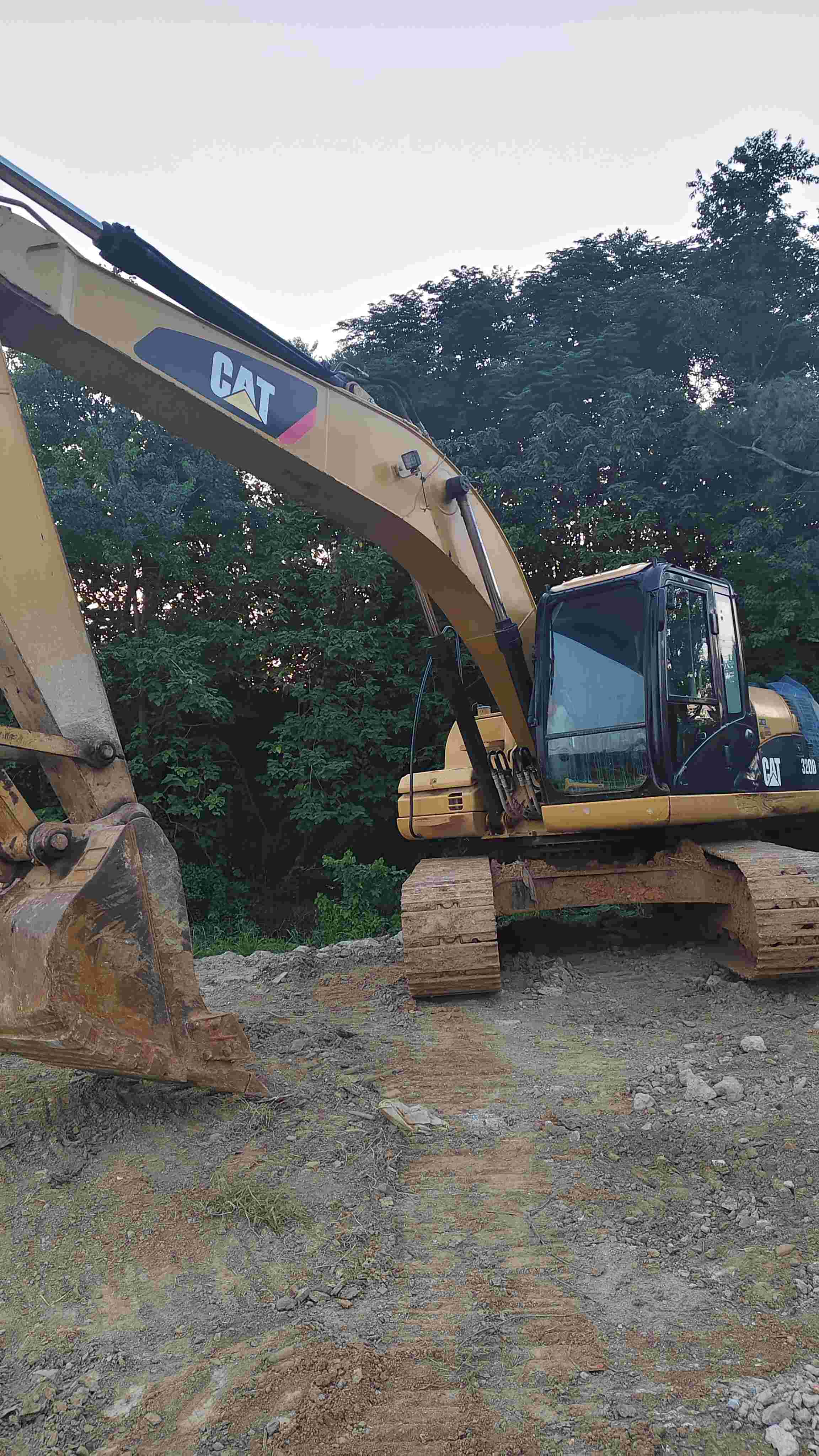 Buy Caterpillar 320C Used Excavator / 3