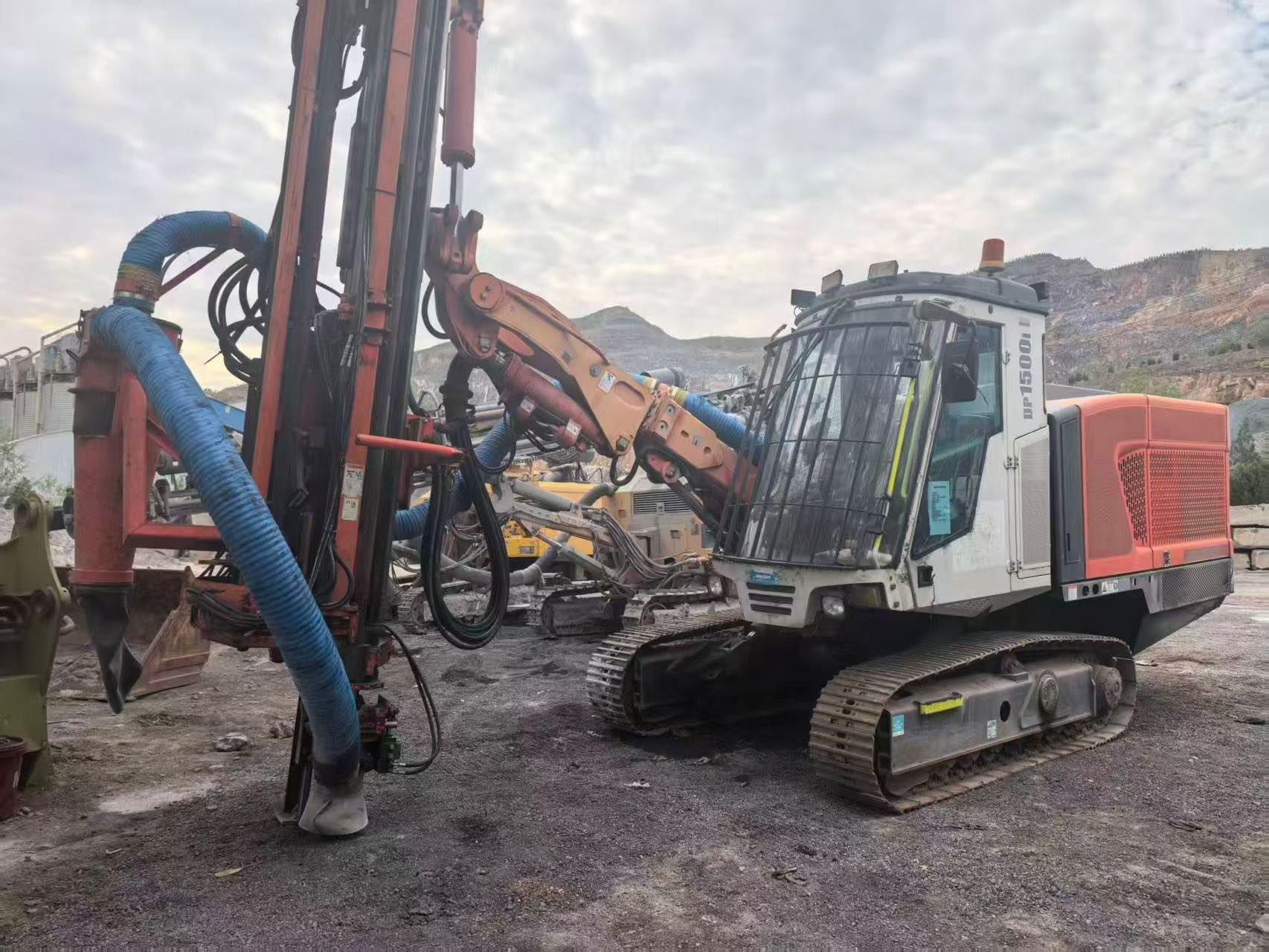 Compre Plataforma de Perforación Jumbo de perforación Sandvik Leopard DI650i Usada / 3