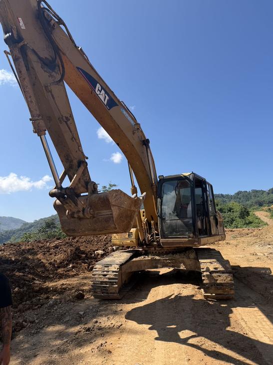 Buy Caterpillar 320C Used Excavator / 1