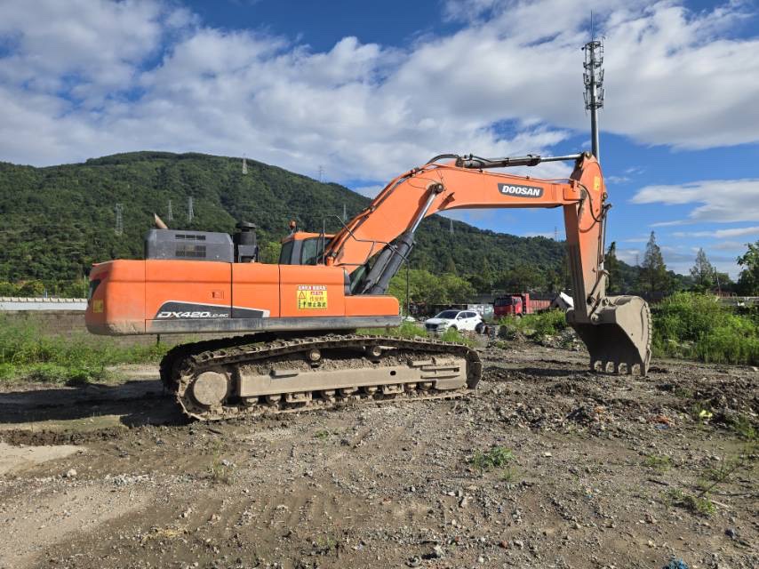 Buy Doosan DX420LC-9C Used Excavator / 2 Buy Doosan DX420LC-9C Used Excavator / 2