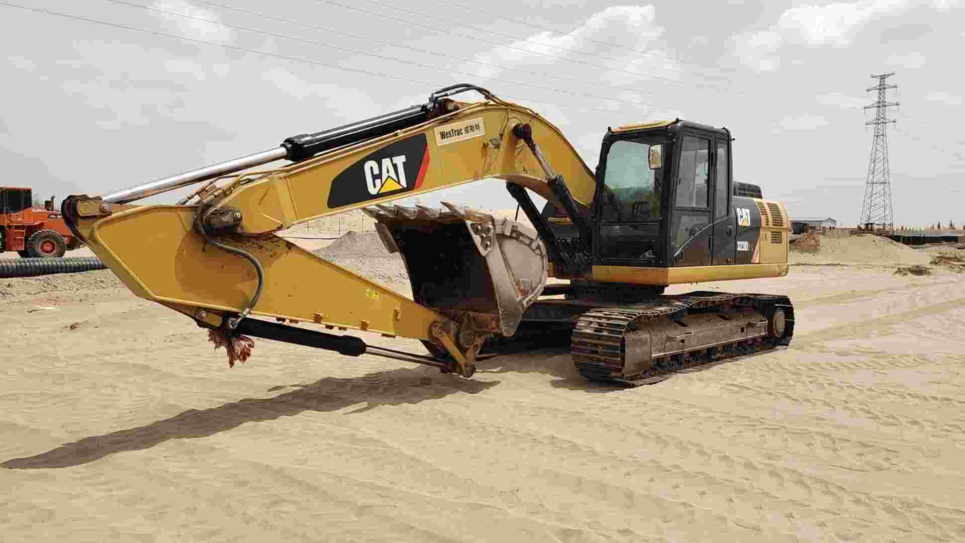 Buy Caterpillar 323D Used Excavator / 2