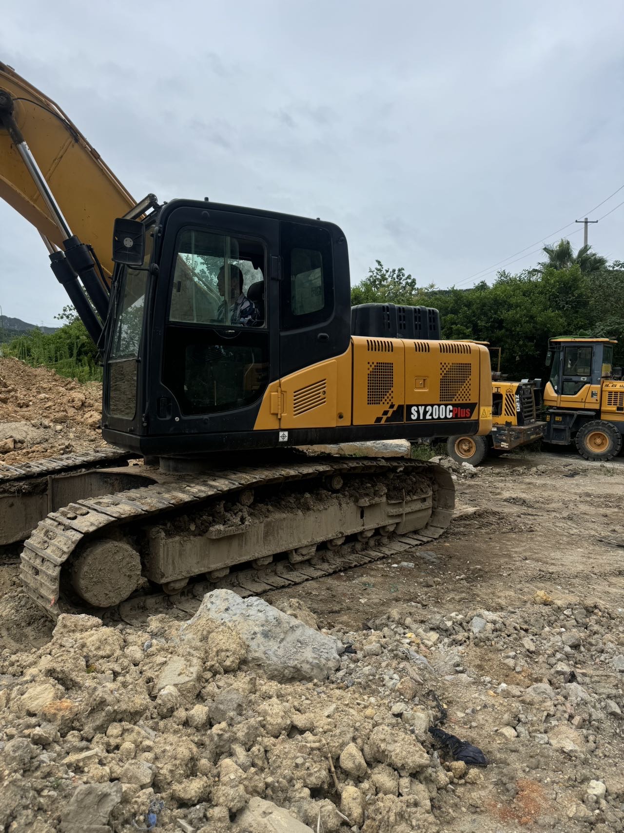 Buy Sany SY200C Used Excavator / 3 Buy Sany SY200C Used Excavator / 3