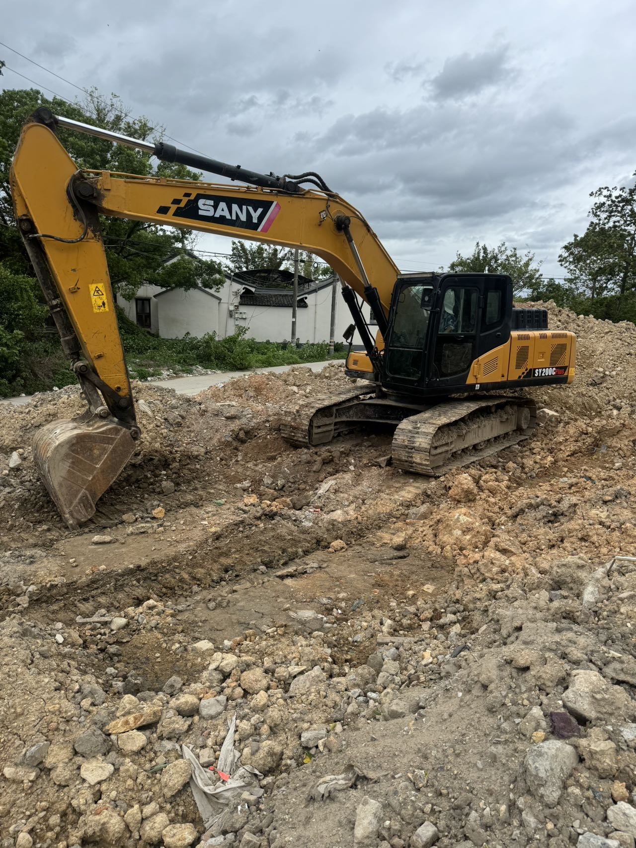 Buy Sany SY200C Used Excavator / 8 Buy Sany SY200C Used Excavator / 8