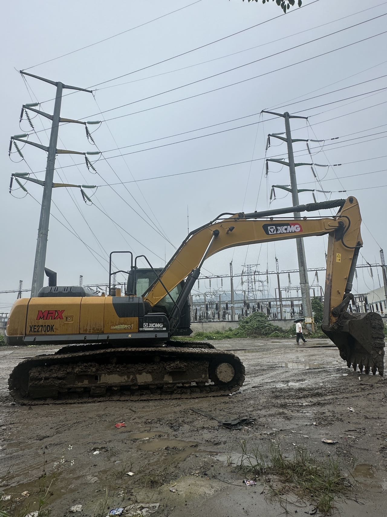 Buy XCMG XE270DK Used Excavator / 2 Buy XCMG XE270DK Used Excavator / 2
