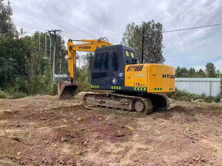 Buy Hyundai R110D-7 Used Excavator / 1