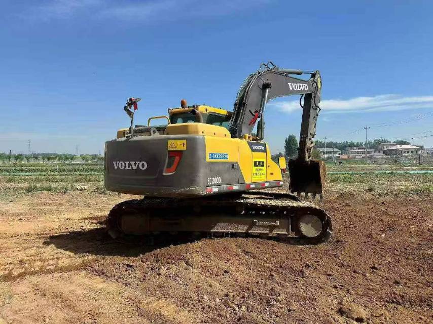 Buy Volvo 70 Used Excavator / 4