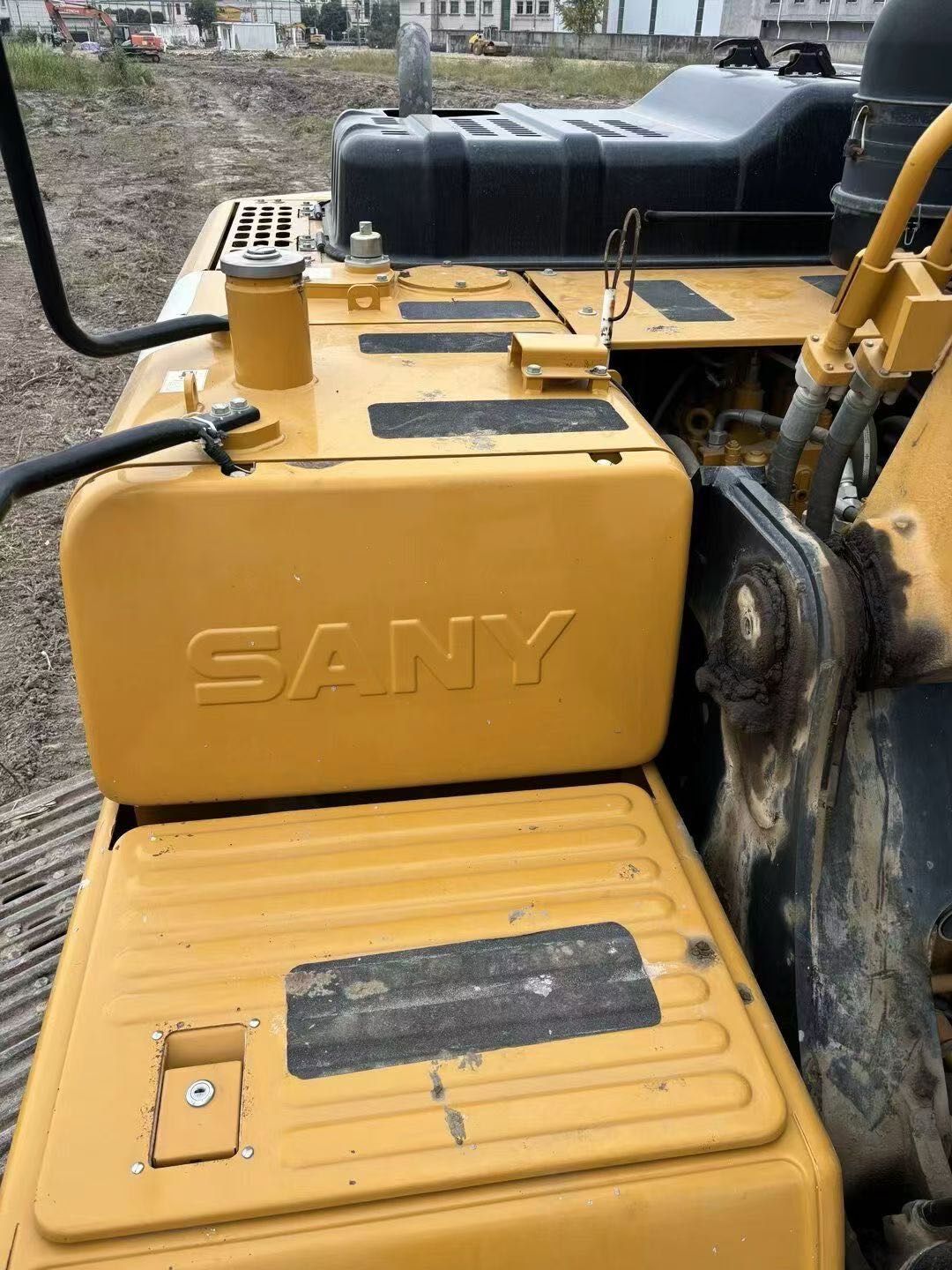 Buy Sany 205C-8 Used Excavator / 8 Buy Sany 205C-8 Used Excavator / 8