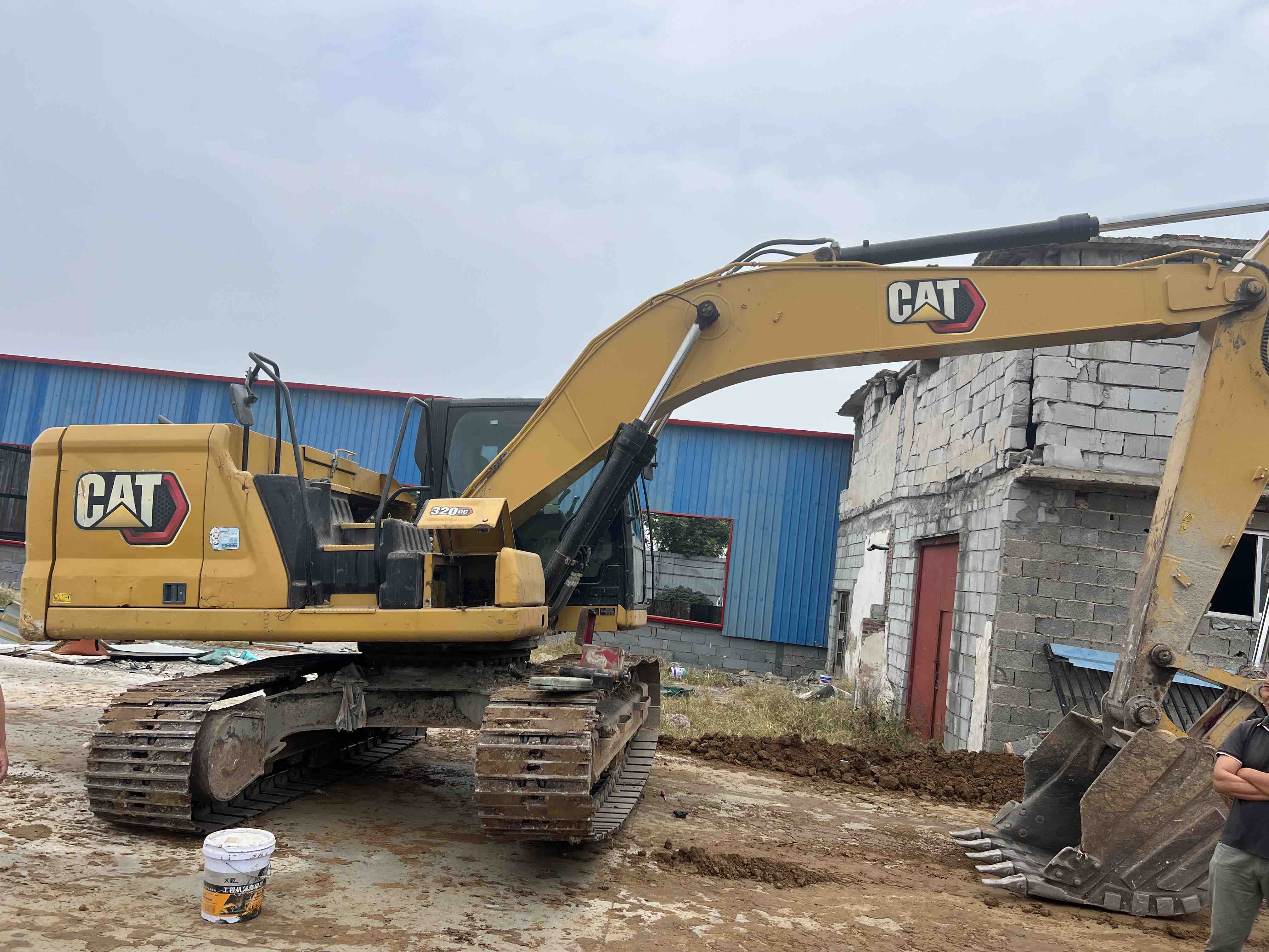 Buy Caterpillar 320C Used Excavator / 3