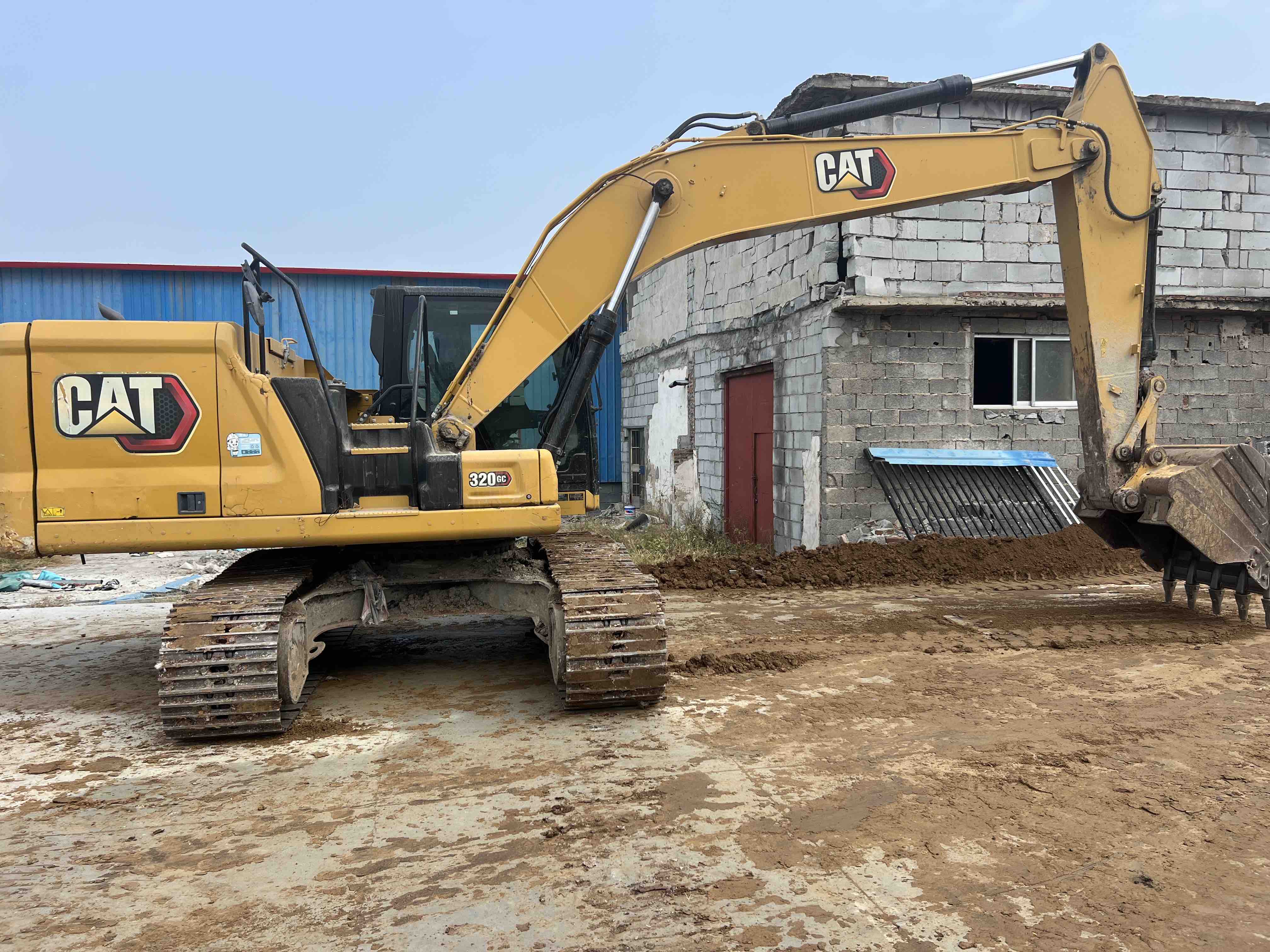 Buy Caterpillar 320C Used Excavator / 2