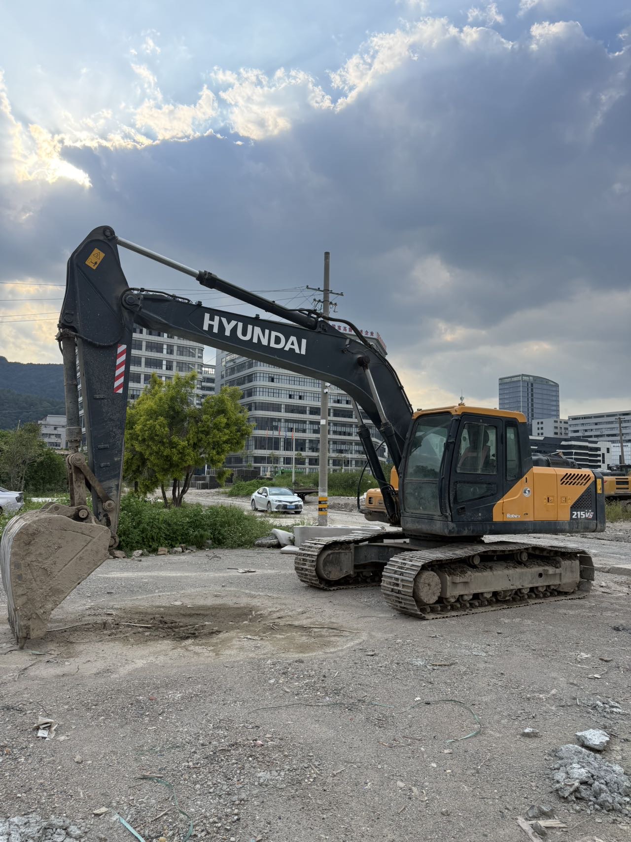 Buy Hyundai 215LC-7 Used Excavator / 1