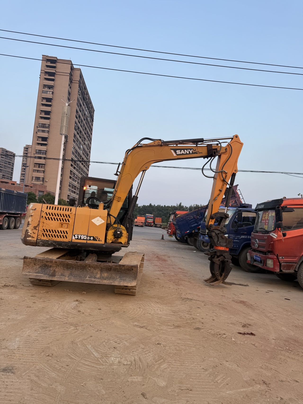 Buy Sany SY95C Used Excavator / 3 Buy Sany SY95C Used Excavator / 3