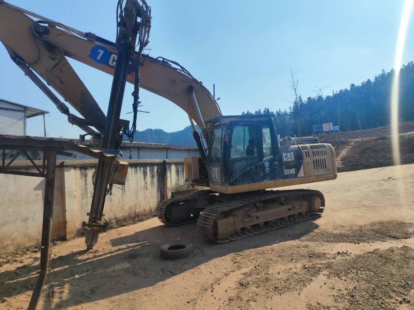 Buy Caterpillar 324D Used Excavator / 1