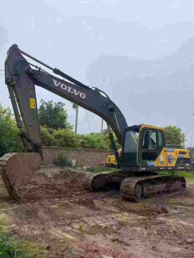 Buy Volvo EC200D Used Excavator / 4