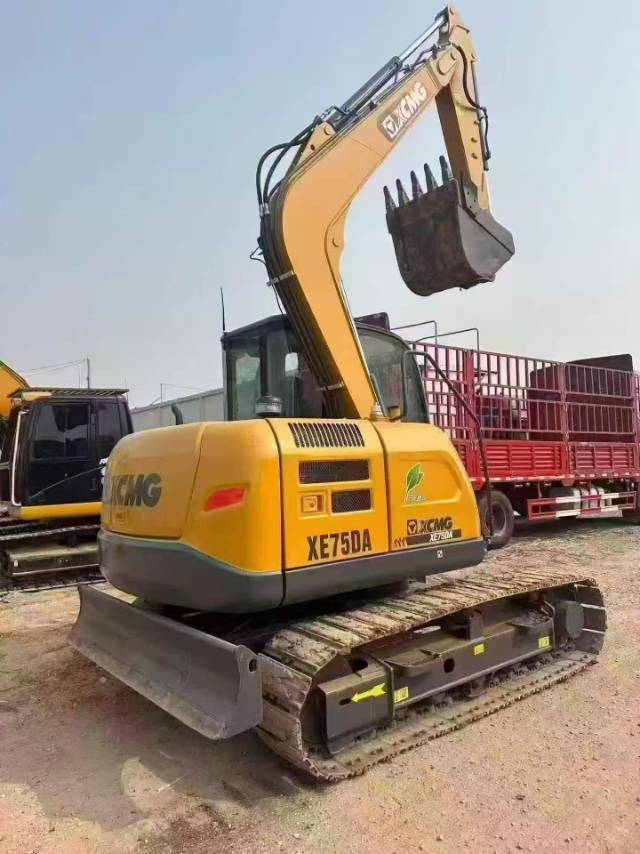 Buy XCMG XE75D Used Excavator / 5