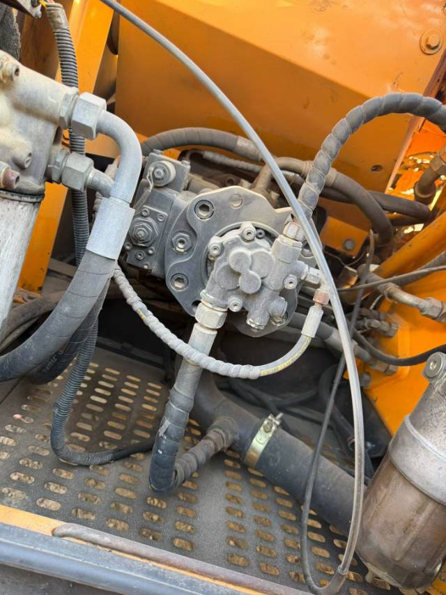 Buy Sany C135-10 Used Excavator / 6