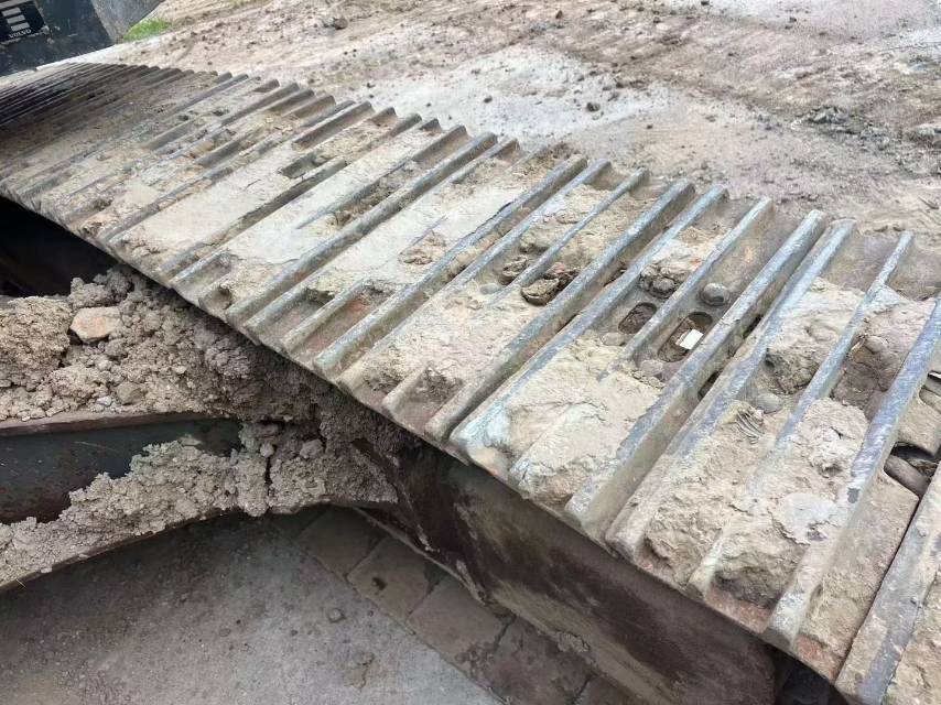 Buy Volvo 240BLC Used Excavator / 6