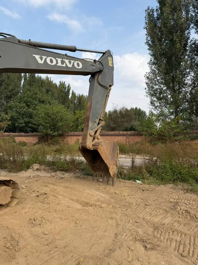 Buy Volvo 240BLC Used Excavator / 4