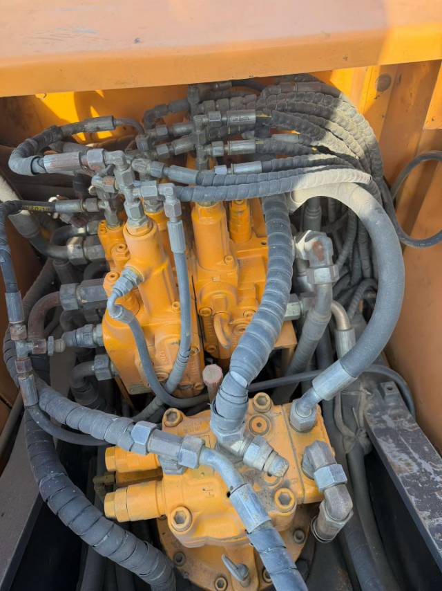 Buy Sany C135-10 Used Excavator / 8