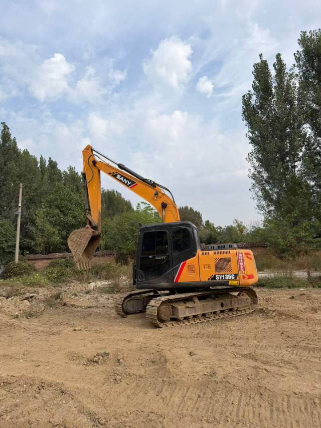 Buy Sany C135-10 Used Excavator / 4