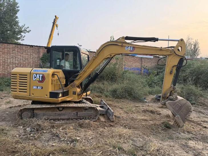 Buy Caterpillar 305.5E2 Used Excavator / 1