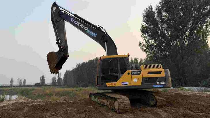 Buy Volvo 210D Used Excavator / 1