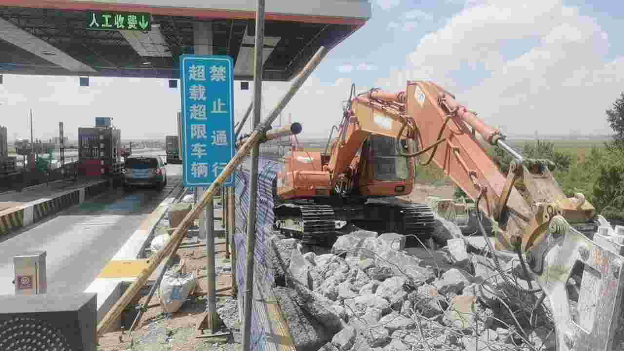 Buy Doosan 150W-7 Used Excavator / 3