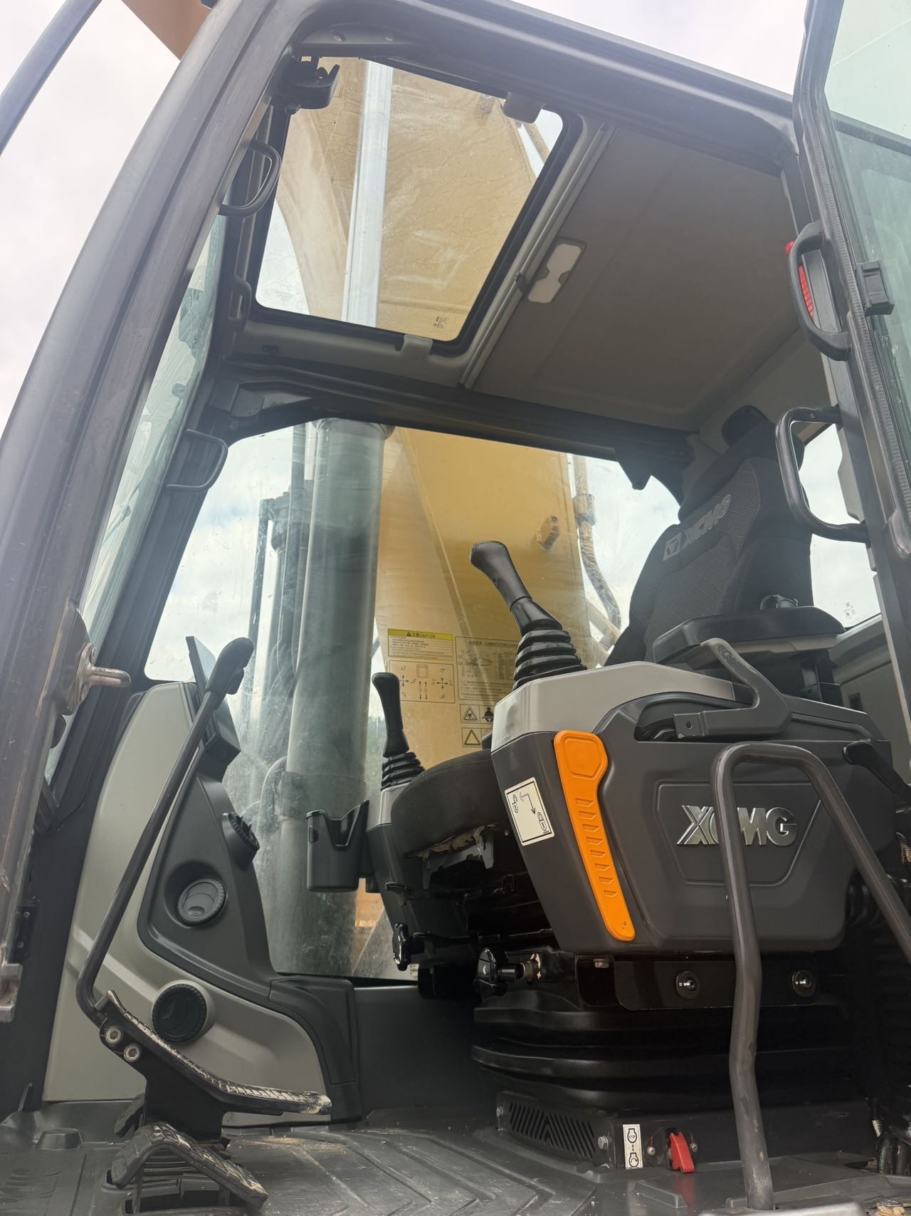 Buy XCMG XE380GK Used Excavator / 8