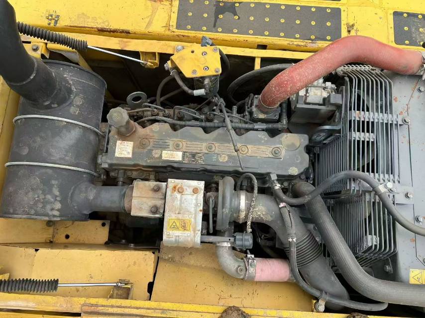 Buy Komatsu PC220-8M0 Used Excavator / 7