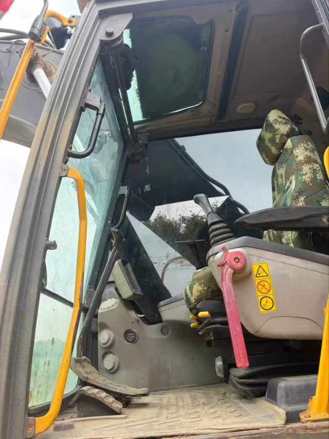Buy Volvo EC250DL Used Excavator / 6