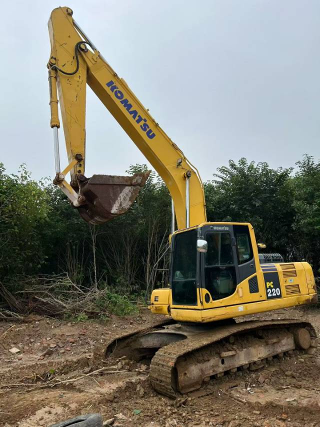 Buy Komatsu PC220-8M0 Used Excavator / 5