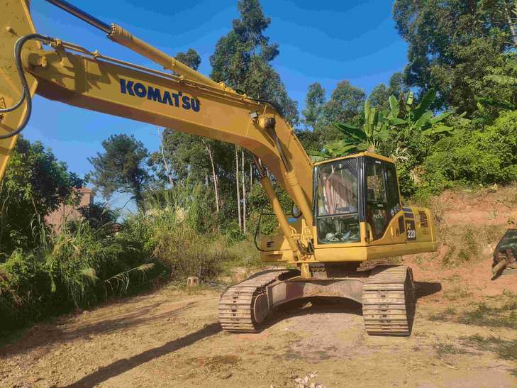 Buy Komatsu PC220-7 Used Excavator / 1