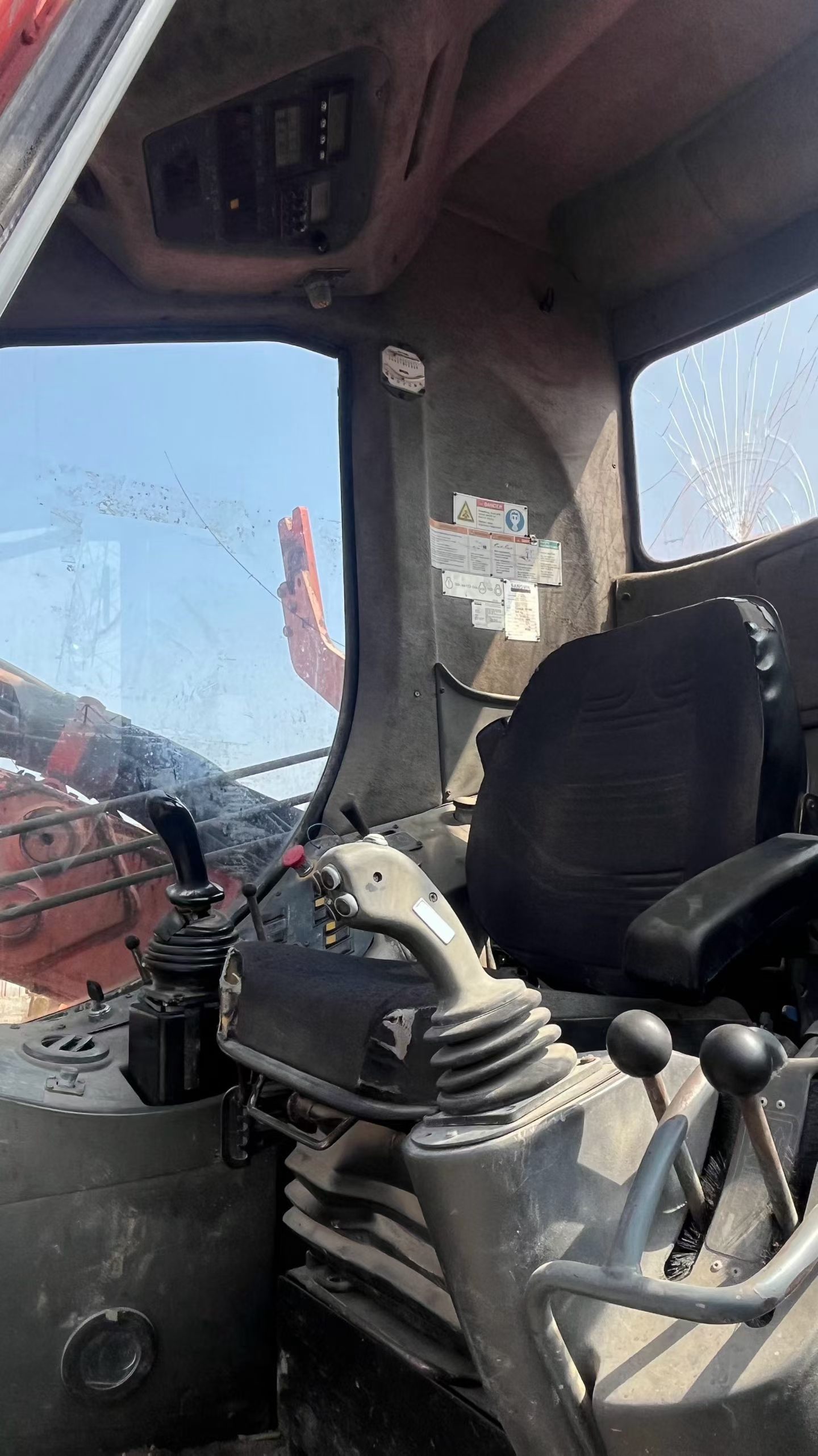 Compre Plataforma de Perforación Jumbo de perforación Sandvik DP1100 Usada / 6